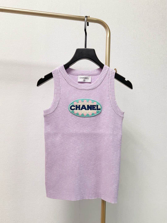 Vest with 3D logo patch on chest