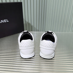 Sports shoes