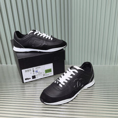 Sports shoes