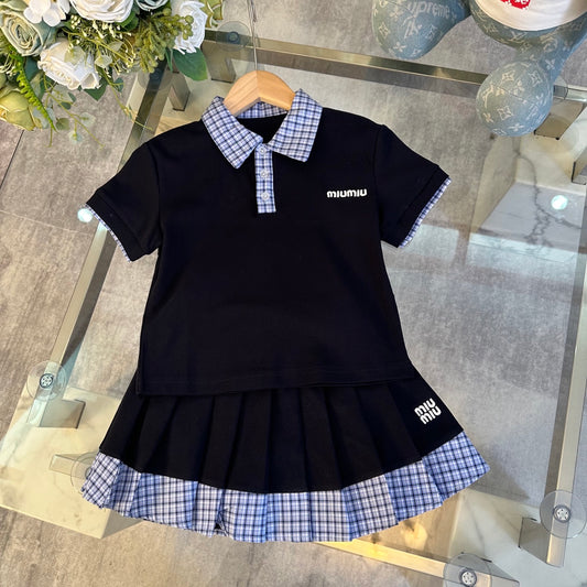 Short sleeve + pleated skirt suit