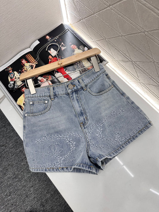 Camellia embroidered denim shorts