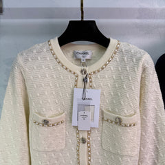 Chain-decorated round-neck cardigan
