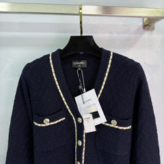 Chain-decorated V-neck cardigan
