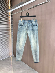 Light-colored denim 9-point pants