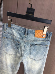 Light-colored denim 9-point pants