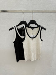 Crew neck knitted vest