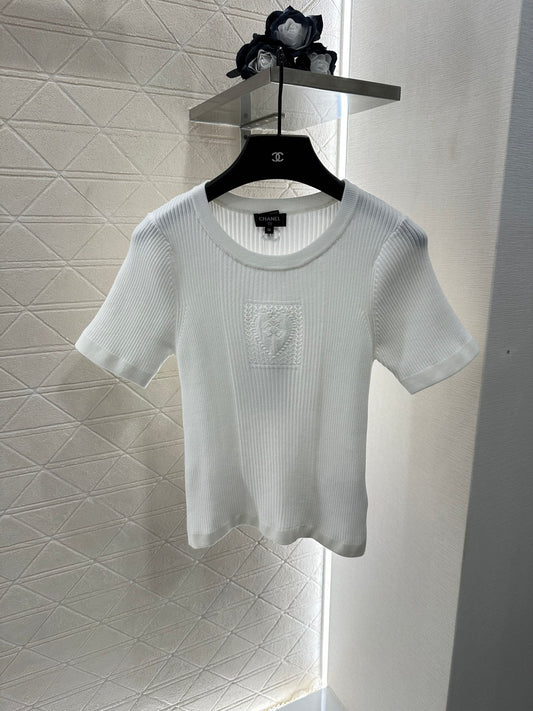 Heart-shaped knitted short-sleeved shirt