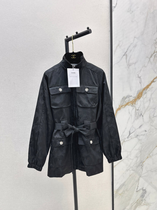 Stand-up collar, waist-cinching jacket