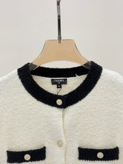 Contrast-color soft and casual knit cardigan