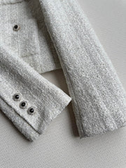 Gentle and feminine tweed coat