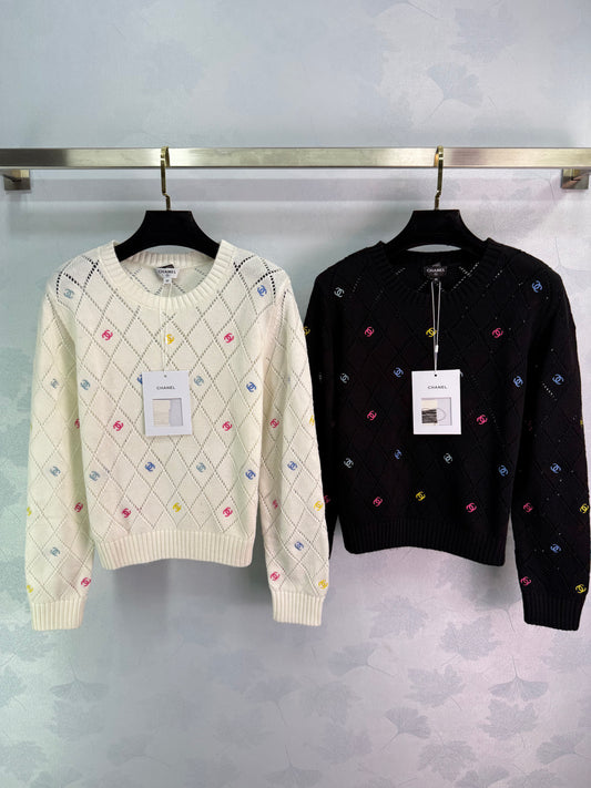 Diamond-patterned round neck long-sleeved top