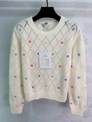 Diamond-patterned round neck long-sleeved top