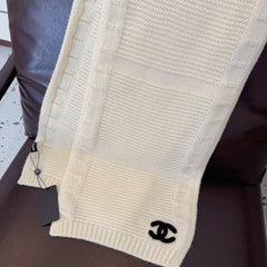 Double-sided jacquard knit scarf
