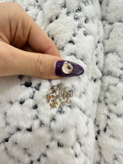 Short, single-breasted coat with a turn-down collar and fur trim