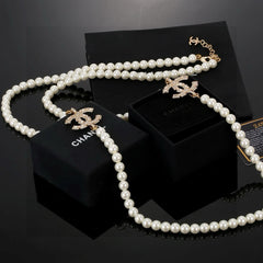Sweater Pearl Necklace