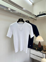 Lightweight and slimming round neck short-sleeved knitwear