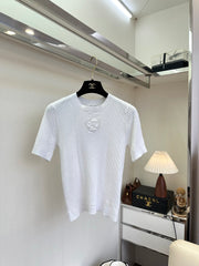 Lightweight and slimming round neck short-sleeved knitwear