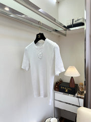 Lightweight and slimming round neck short-sleeved knitwear