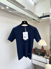 Lightweight and slimming round neck short-sleeved knitwear