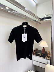 Lightweight and slimming round neck short-sleeved knitwear