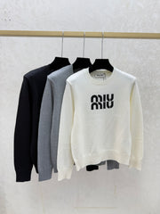 Color-blocked lettered crew neck knit long-sleeved top