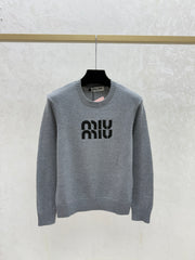 Color-blocked lettered crew neck knit long-sleeved top