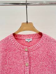 cardigan with small pockets at the hem