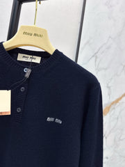Half-button crew neck cashmere knit sweater