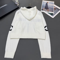 Heavy-duty beaded and sequined V-neck knit long-sleeved top