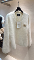 Sheep wool V-neck sweater