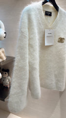 Sheep wool V-neck sweater