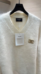 Sheep wool V-neck sweater