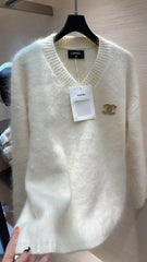 Sheep wool V-neck sweater