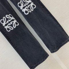 Straight-leg jeans with embroidered knees