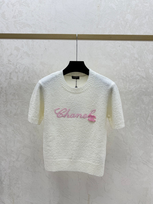 Color-blocked lettered crew neck knit short-sleeved top