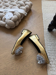 Camellia-patterned flats