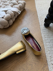 Camellia-patterned flats