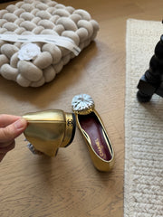 Camellia-patterned flats