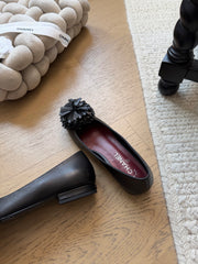 Camellia-patterned flats