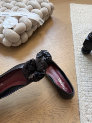 Camellia-patterned flats