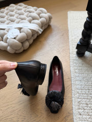 Camellia-patterned flats