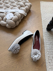 Camellia-patterned flats