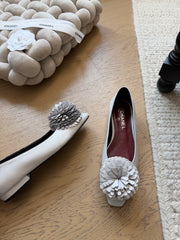 Camellia-patterned flats