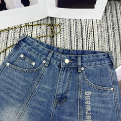 Classic mid-high waist short