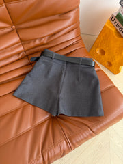 Belt-embellished slit culottes