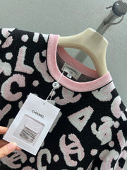 Black and Pink Color-Blocked Knit Short-Sleeve T-Shirt