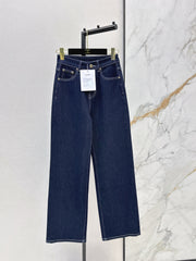 Versatile, minimalist casual jeans
