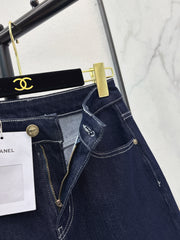 Versatile, minimalist casual jeans