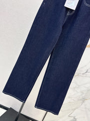 Versatile, minimalist casual jeans