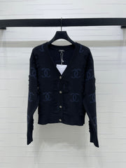 V-neck long-sleeved knit cardigan